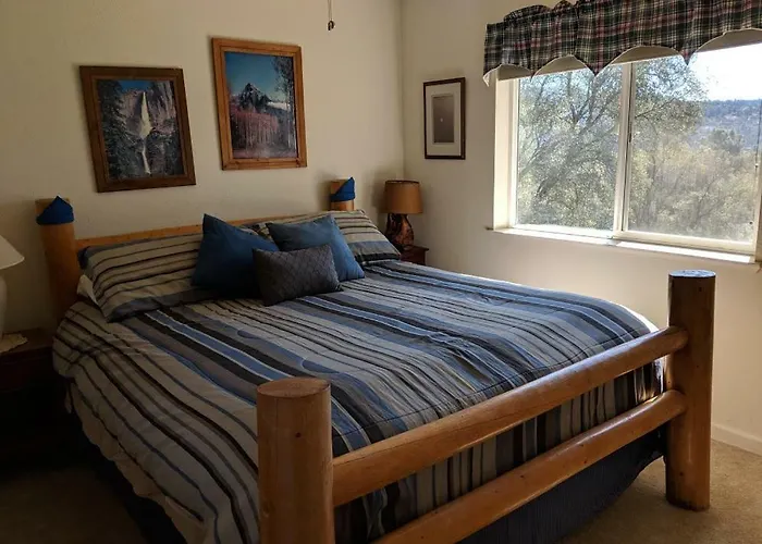 Yosemite Nights Bed & Breakfast